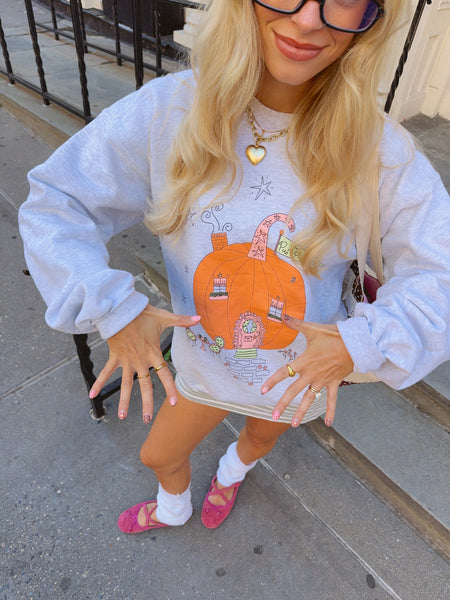‘THE PUMPKIN INN’ ASH GREY CREWNECK