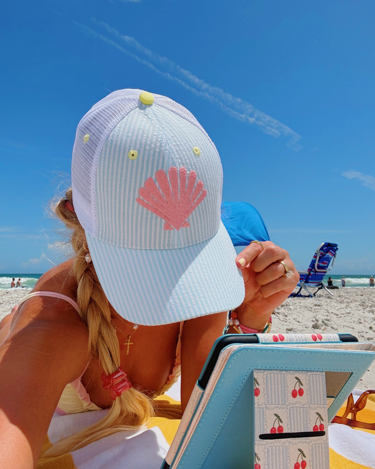 SEASHELL SEERSUCKER TRUCKER HAT