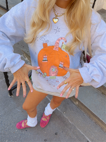 ‘THE PUMPKIN INN’ ASH GREY CREWNECK