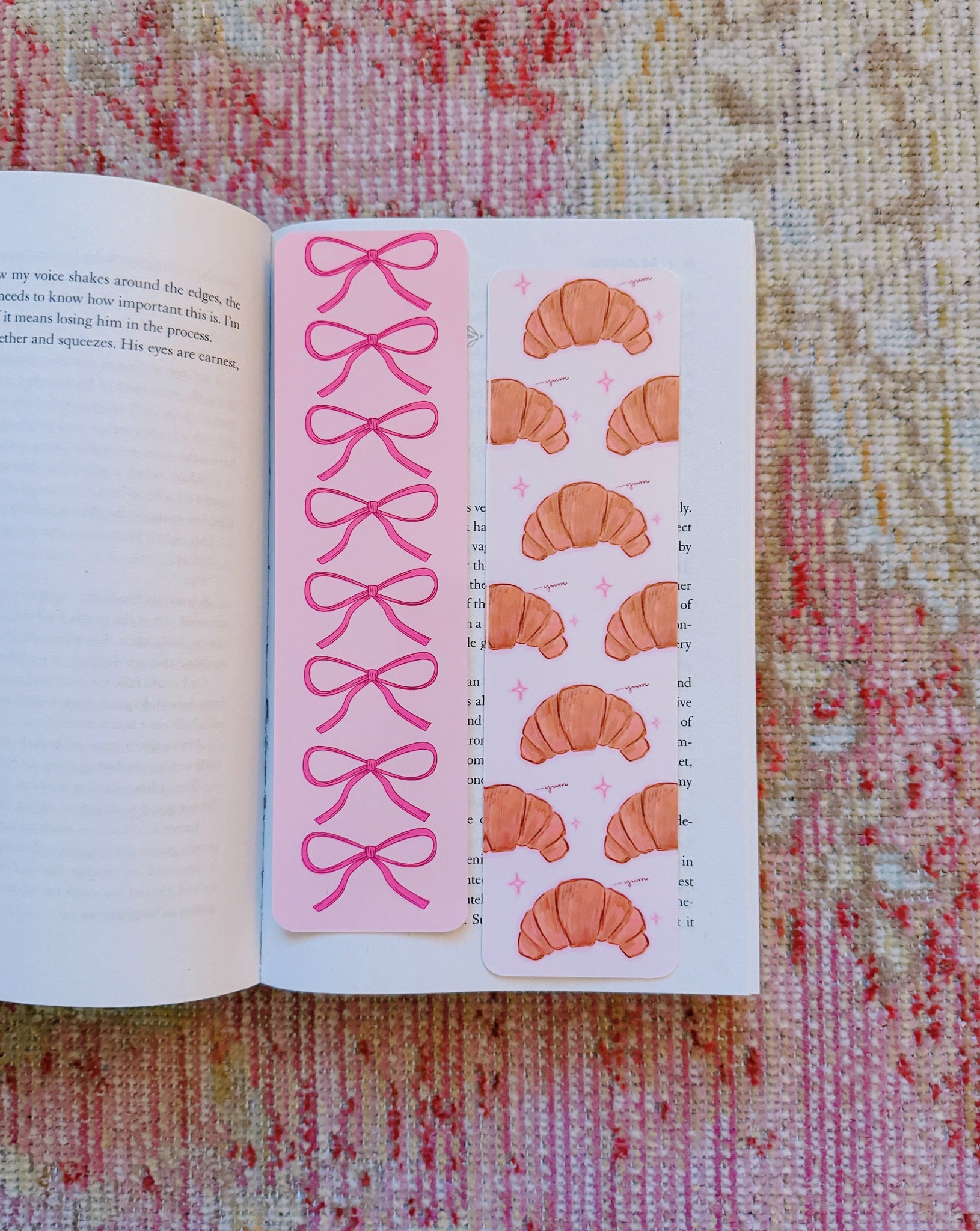 'CROISSANTS AND BOWS' BOOKMARK SET