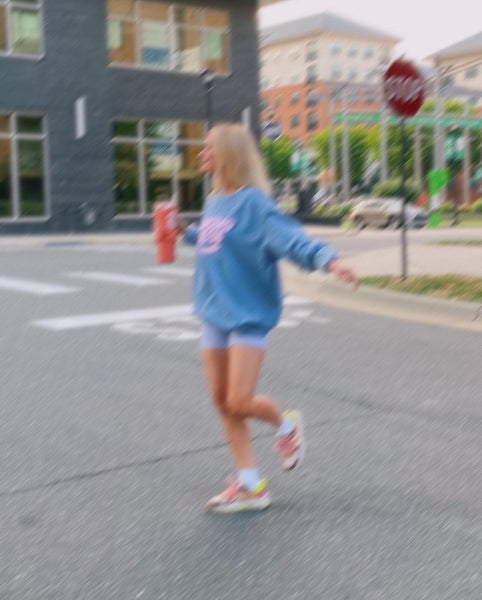 DANCING QUEEN CREWNECK